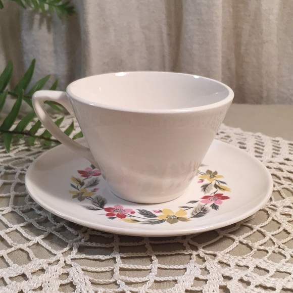 Vintage Floral Teacup And Saucer Set - Picture 5 of 16